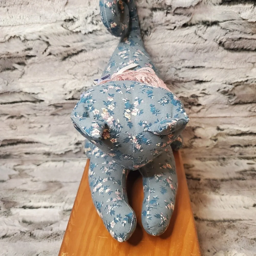 Vintage Handmade Country Blue Rose Pink Floral Laying CAT‎ Cottagecore Granny